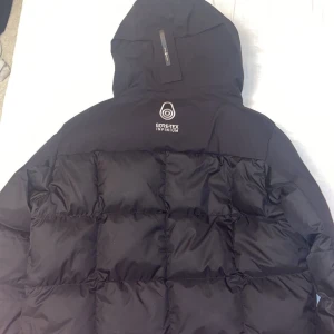 Sail racing goretex jacka - Riktigt fräsch och fin sail racing goretex jacka. Jackan är använd i endast 1 vinter innan jag köpte en annan jacka.   Storlek S   Pris kan diskuteras vid snabbaffär:)!