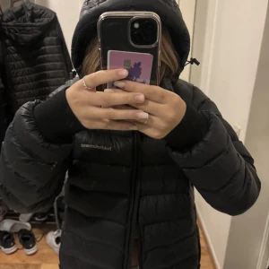 Peak performance jacka  - Säljer min peak performance jacka då den börjar bli för liten för mig💗 Skriv för mer info:)
