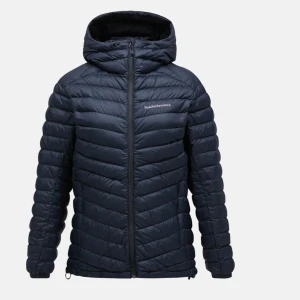 Jacka  - Säljer nu min peak performance jacka ifrån deras egna hemsida.  Använt några få gånger är i storleken xs men skulle nästan säga är som s då du kan själv spänna åt eller inte 