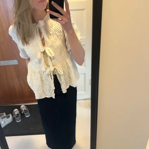 Knyttopp - Strukturerad Knyttopp från Gina tricot. I storlek M, utan några defekter.