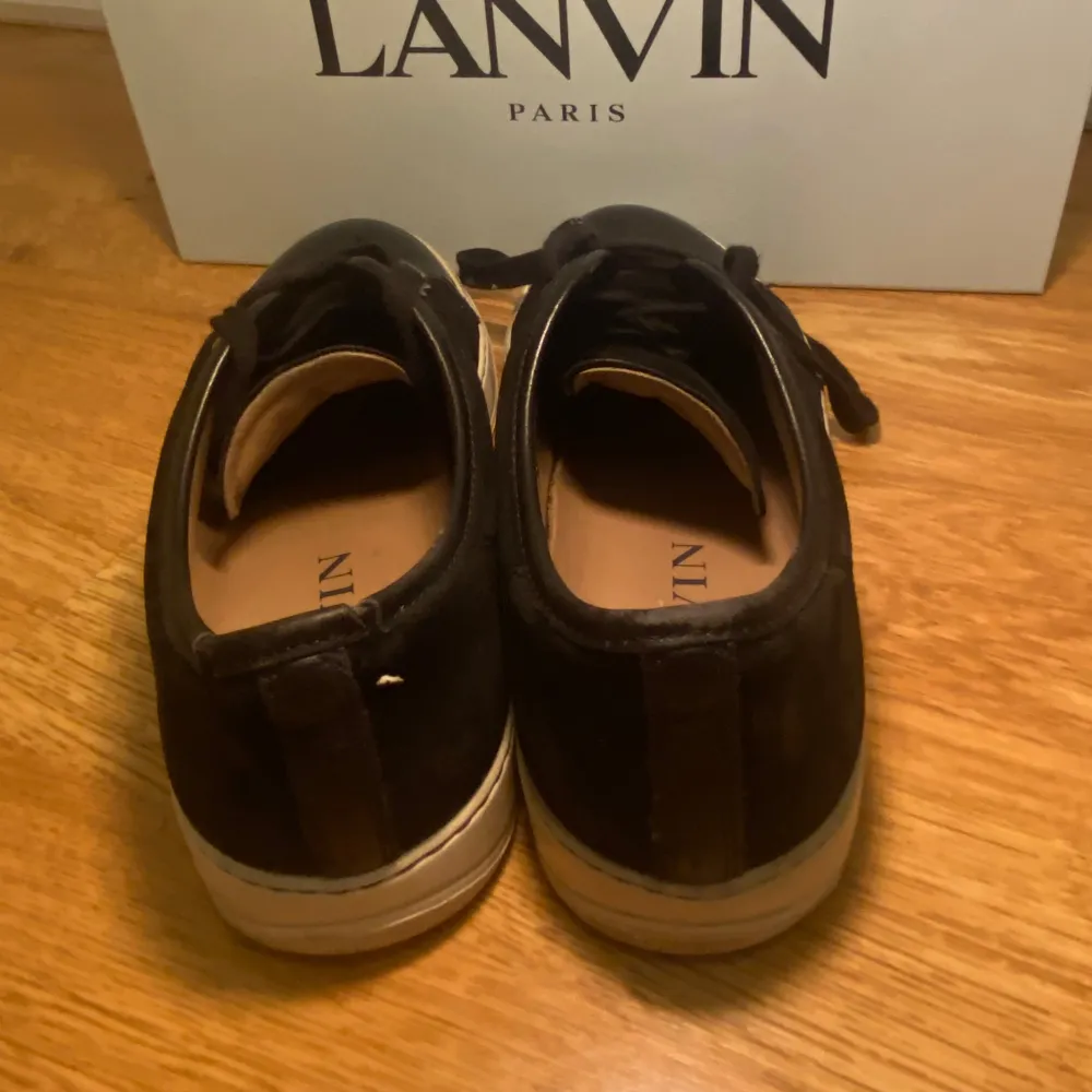 Säljer mina Lanvin skor. Skorna är köpte på NK för: 4299. Kvitto finns (allt og finns) Skick: 7/10  Skriv om ni har frågor! . Skor.