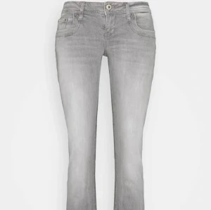 Grå jeans från ltb - Jätte snygga jeans från ltb. Används aldrig då jeansen är för små för mig, så bra i skick. 