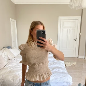 Topp/blus - En av mina absoluta favorit toppar/blusar så fin!!!💘💘💘