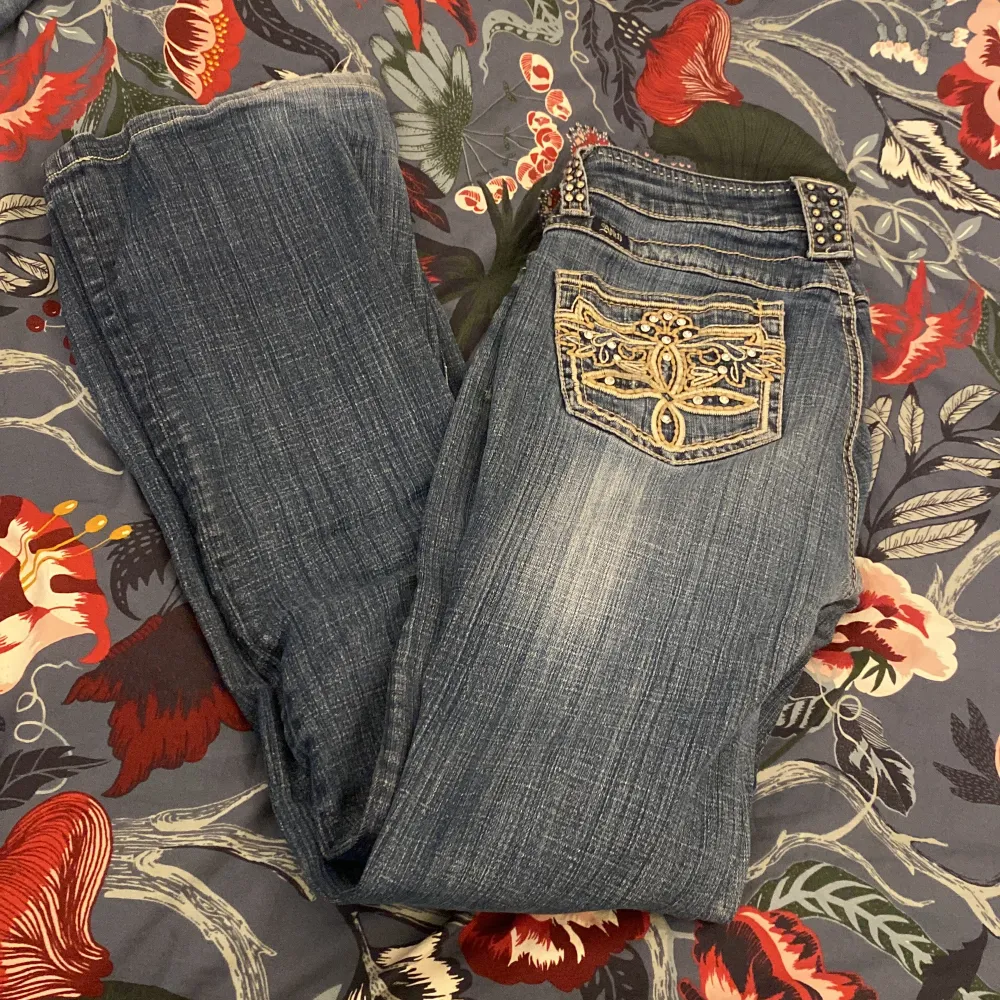 Lågmidjade bootcut jeans från usa som inte går att få tag i längre Hör av er för fler frågor/bilder😊. Jeans & Byxor.