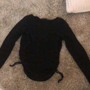Svart ribbad långarmad tröja! - Tröja frpn ullared. Storlek 146/152