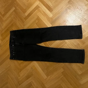 Weekday SUNDAY jeans 30/30 - Bra skick! Färg. Grå