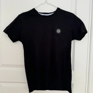 Stone island Tshirt  - Säljer denna stone island Tshirt då den är för liten.