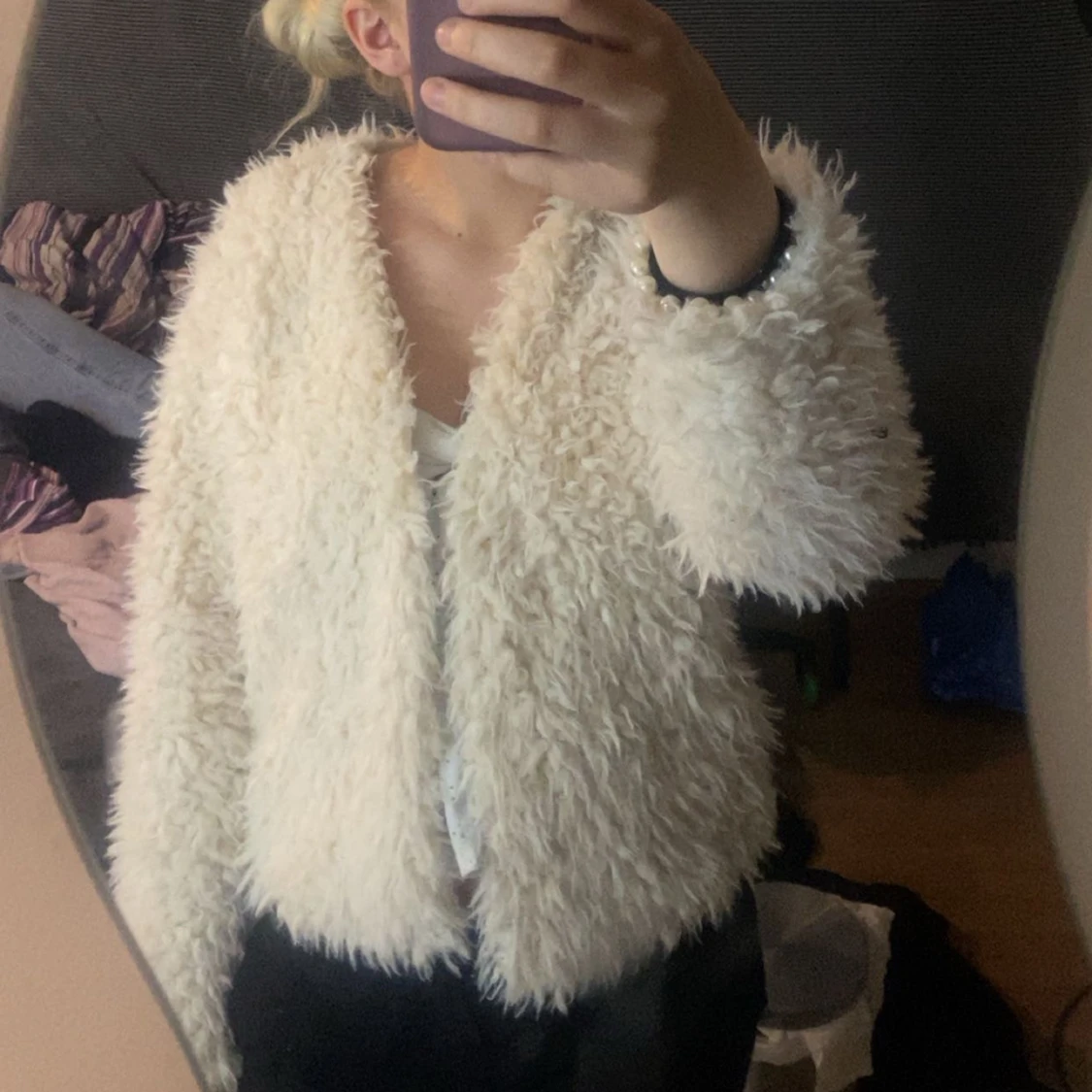 Fin beige/vit lurvig kofta 