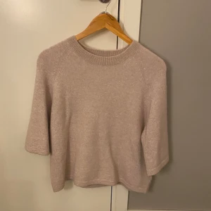 Tröja från & other stories  - Tröja från & other stories i storlek S. Aldrig använd. Nypris 790kr