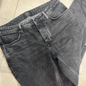 Jeans - Fina jeans från NEUW med modellen ray straight, använda ett få tal gånger