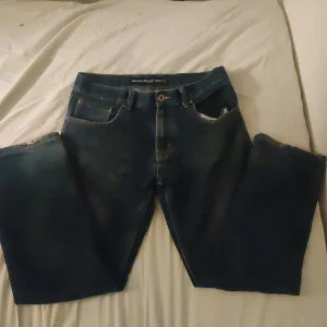 Regular Fit jeans  - I bra skick använt 3-4 gånger vet inte vad det är för märke 