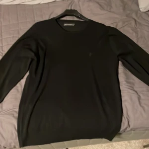 French connection hoodie - 10/10 skick helt oanvänd "Cashmere" hoodie av french connection. Nypris 500 mitt pris 200. Hoodien är storlek L men passar M. Materialet är 100% acrylic. 