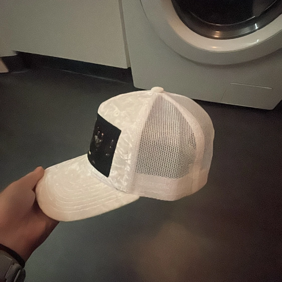 Vit keps med tryck - 90