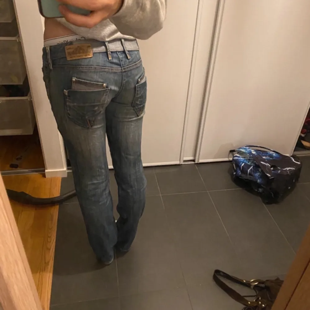 Superlågmidja bootcut jeans superfina. Jeans & Byxor.