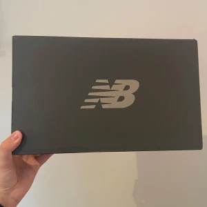 New balance 550 - Hej säljer nu mina skor som jag har haft sen i sommars det är str44 dem är i bra skicka skicka gärna pm vid frågor 