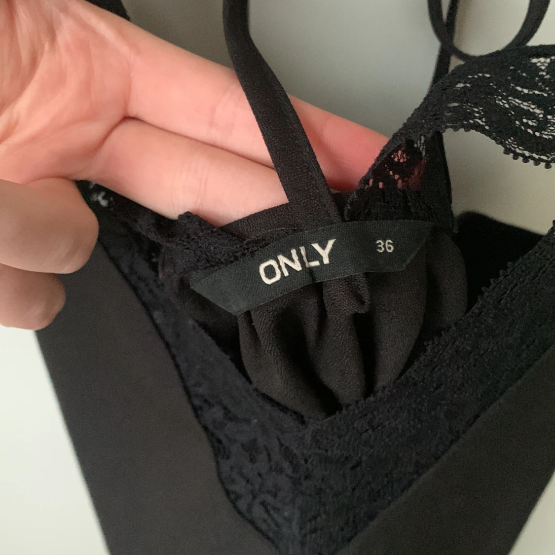 Svart spetslinne  - 93