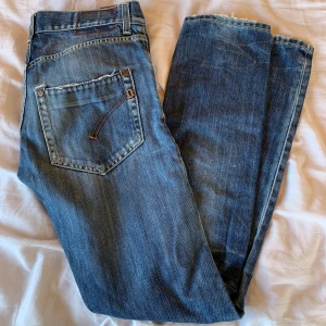 Dondup jeans - Dondup jeans i använt skick.
