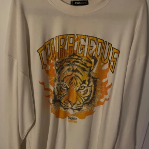 Tröja  - Inga tecken på användning!