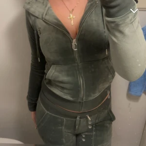 Juicy sett - Säljer mitt gröna juicysett❤️ köpt nyligen och ser helt nytt ut❤️