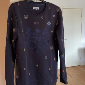 Kenzo tröja  - Vet Ey om den är äkta, har växt ur den 
