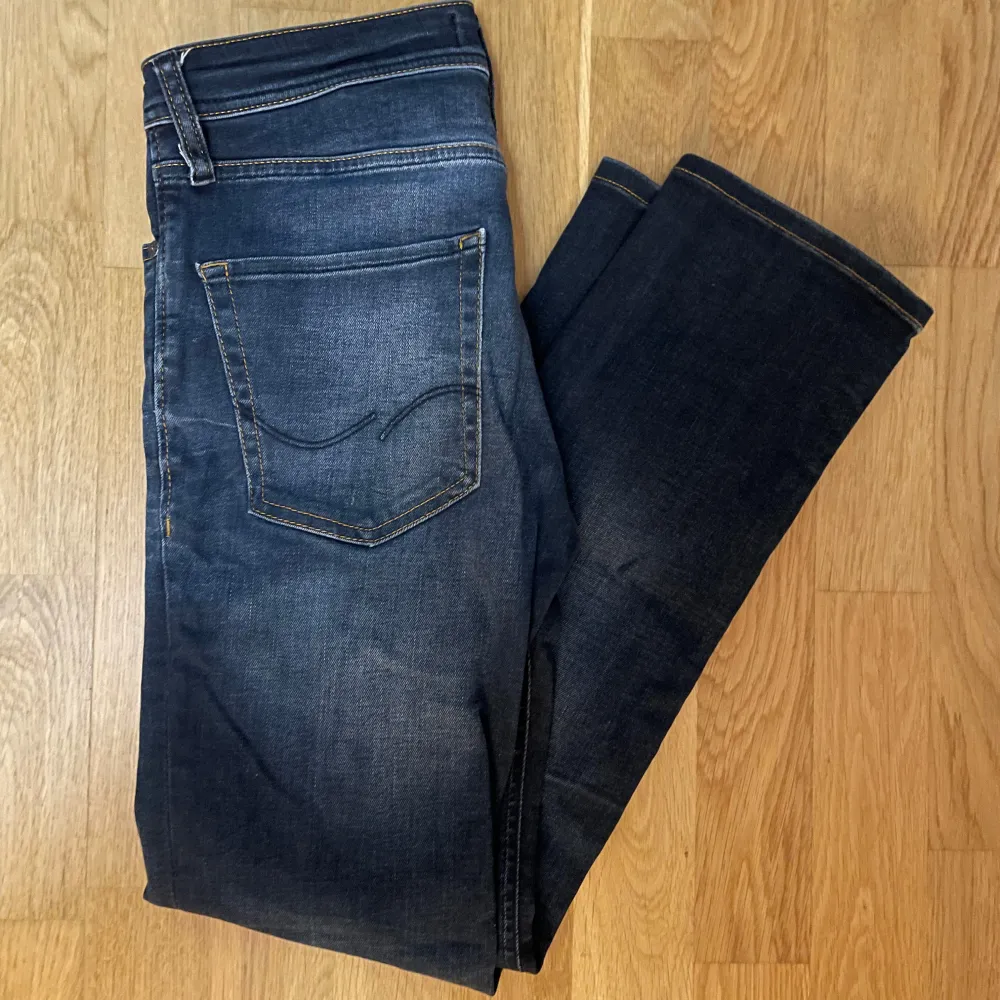 Tja! Säljer dessa feta jeans storlek 28/30 hör av er vid frågor!🤝💵. Jeans & Byxor.