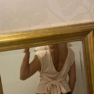 Jätte snygg topp  - Säljer denna otroligt fina topp som går att knyta på flera olika sätt. Världens finaste ljusrosa färg. Passar till allt o alla tillfällen! ❤️