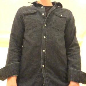 Acne skjorta - 9/10 skick acne skjorta storlek 46/s