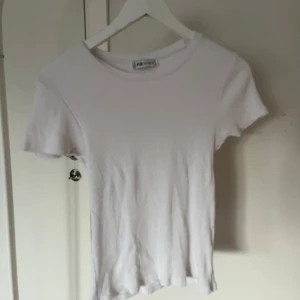 T shirt - Bra skick, står XL men sitter som en S/XS. Stretchig
