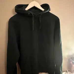 skön hoddie från soc liten i storleken 🥰.     50kr + frakt