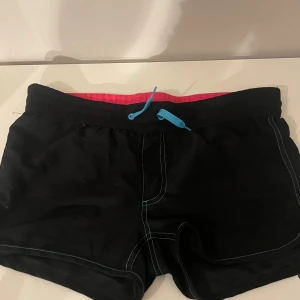 Shorts - Fina shorts från Kappahl i storlek 146-152. Det är min lillasysters som hon inte ville ha därför storleken. 