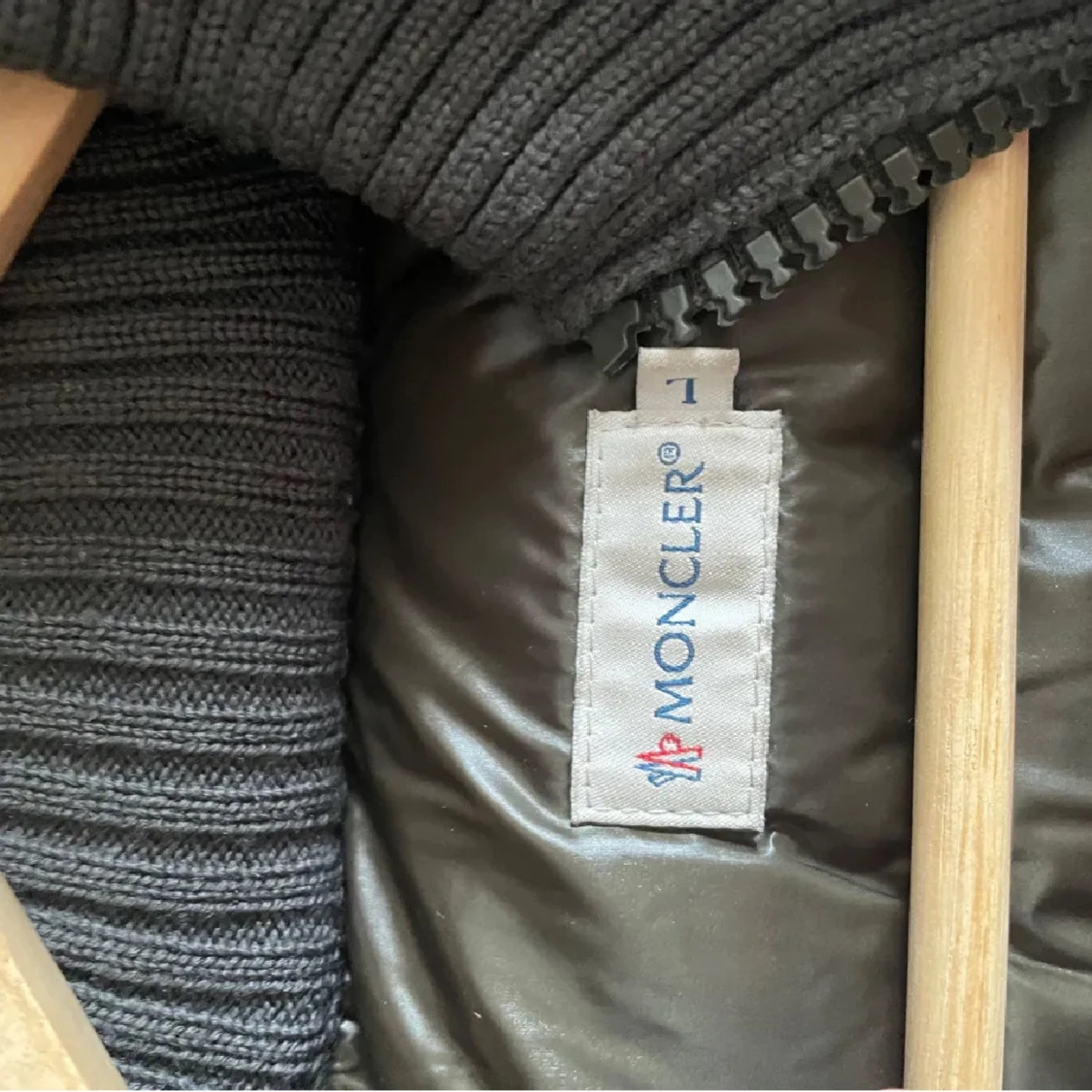 Grå stickad dunväst från Moncler - 4