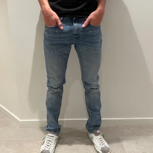 Replay Rocco - Säljer mina Replay Rocco jeans som är i toppenskick! Jeansen är 29 i midjan och 32 i längd. Nypris ligger på 1800. 