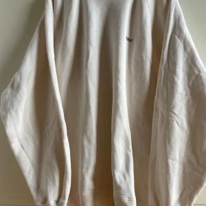 Abercrombie & Fitch - nyskick - Oversized sweatshirt i bomull. Endast använd en gång, i mycket fint skick. Kommer från ett rök- och djurfritt hem.  