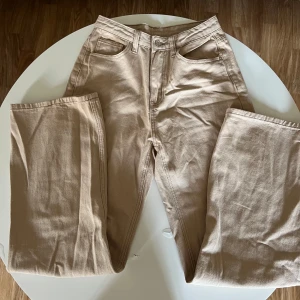 Jeans/chinos - Knappt använda