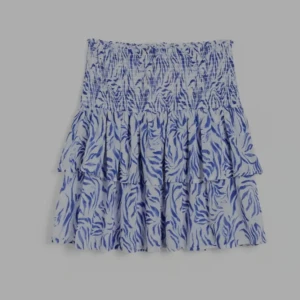 Blåvit kjol med volanger - Säljer en superfin blåvit kortkjol med volanger och ett coolt zebramönster. Perfekt för sommardagar eller en festlig kväll. Den har en elastisk midja som gör den bekväm. Passar perfekt med en enkel topp och sneakers eller sandaler.