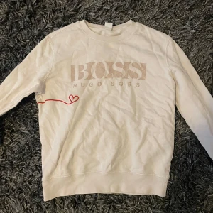 Hugo boss tröja - Den är i nyskick nästan oanvänd