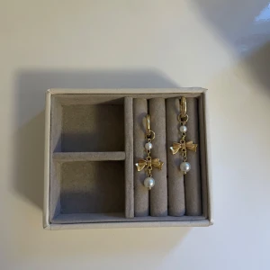 Livia Earrings  - 55kr per par, gjorda i rostfritt stål vilket innebär att de inte färgar av sig eller tappar färg💞 Beställ via Plick eller Ebnorth.quickbutik.se🤗