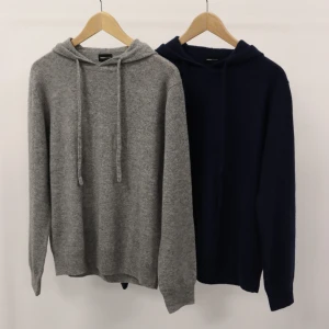 Merinoull & Kashmirhoodies (Nya) - Tjena säljer helt nya Tröjor i 70% merinoull och 30% Kashmir ifrån mitt klädföretag. Tröjorna ligger inplastade. De finns en mörkblå i small annars bara i Large kvar. Hör av dig om du har några fler frågor! 