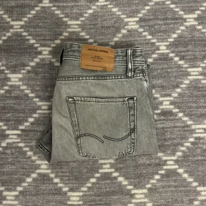 Jack & Jones jeans  - Säljer dessa riktigt snygg Jack & Jones jeans! Säljer då dom aldrig kommer till användning nu för tiden. Skick: 8/10. Storlek: 30/30. Priset kan sänkas vid snabb affär 