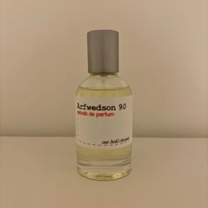 OneBoldChemist: Arfwedson 9.0 - Säljer Arfwedson 9.0 av One Bold Chemist för jag har helt för många parfymer och måste sälja några. Parfymen är inspirerad av Creed Absolut Aventus vilket är den nyare och bättre versionen av den ikoniska Creed Aventus. Nypris är 349kr, mitt pris är 199kr men du kan även bundla upp denna med de andra one bold chemist parfymerna på min profil för ett bättre pris! Hör gärna av er om ni är intresserade! 