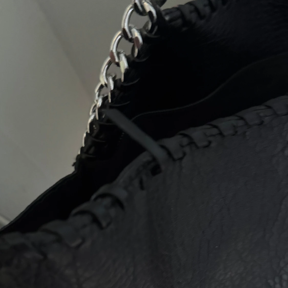 Svart tiamo väska - 2