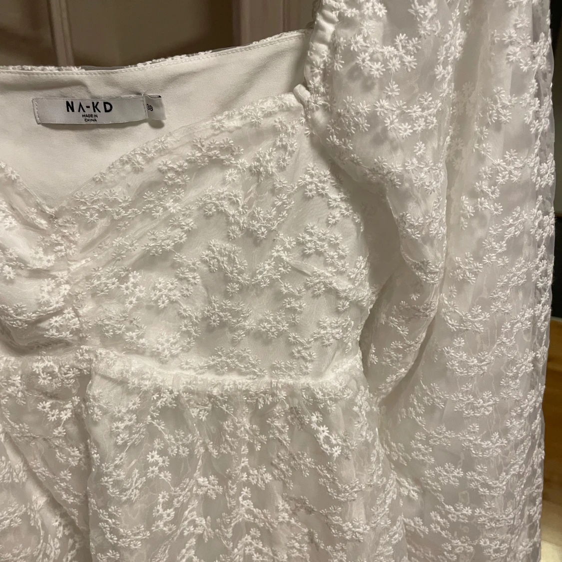 Vit spetsklänning från NA-KD - 3