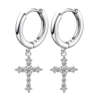 Silverörhängen med kors - Eleganta silverörhängen med hängande kors dekorerade med glittrande stenar. Perfekta för att ge en stilren touch till din outfit. 925 sterling silver (äkta silver)