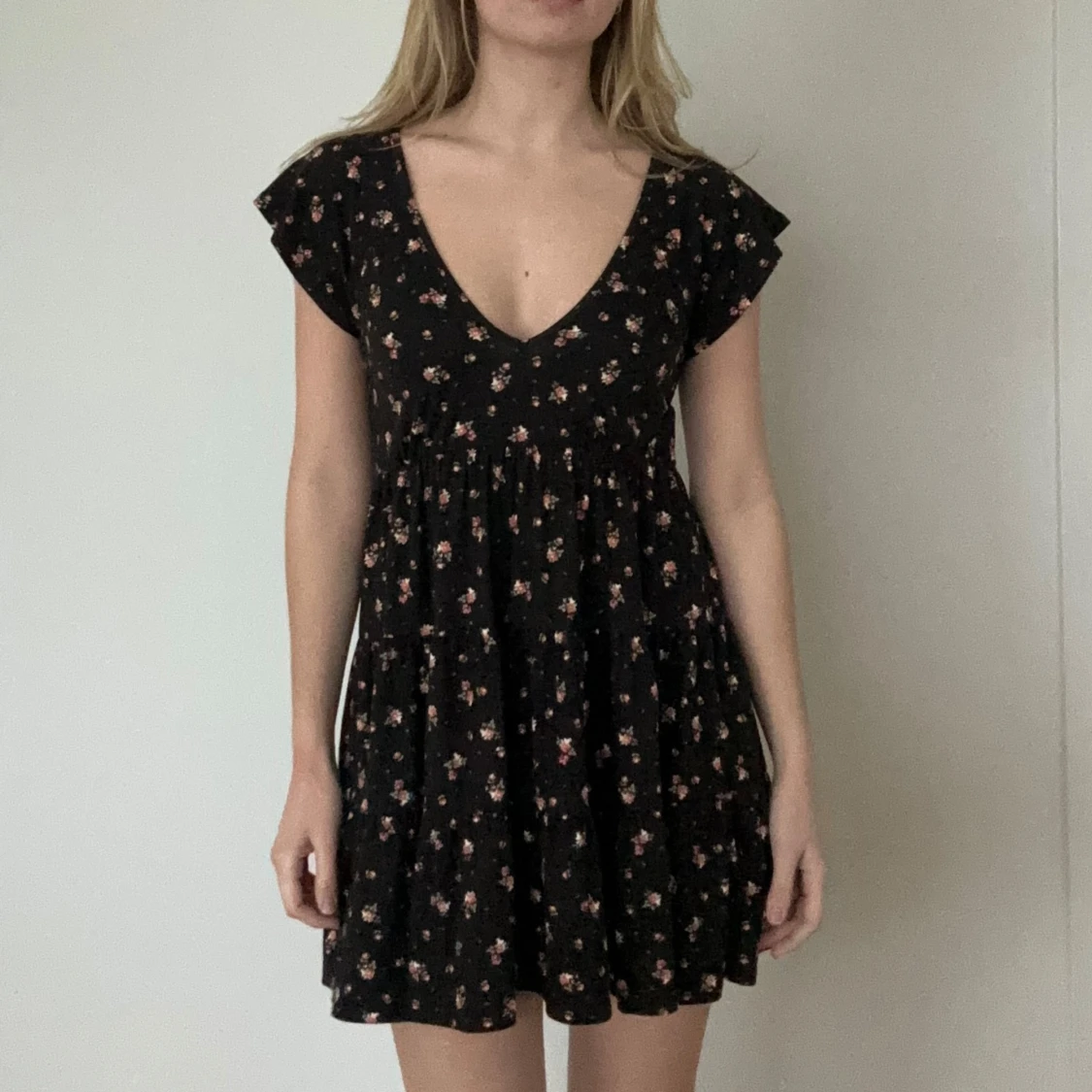 Svart blommig klänning