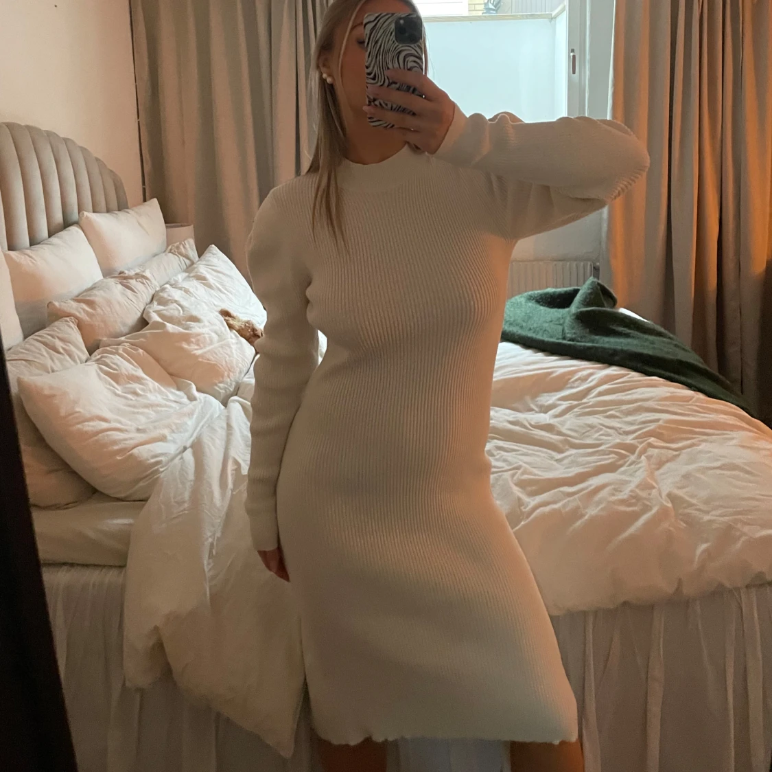 Vit ribbad klänning