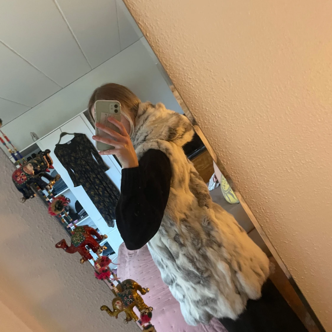 Vit pälsväst med huva från Topfur - 1