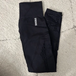 Svarta leggings från Gymshark - Snygga svarta leggings från Gymshark med använda ett fåtal gånger bara