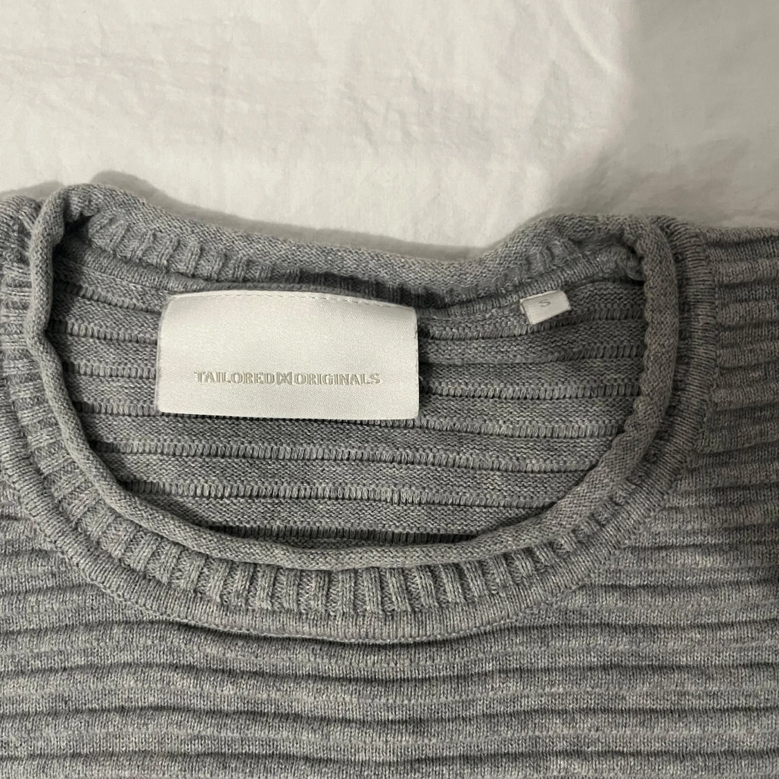 Grå långärmad tröja från Tailored Originals - 2