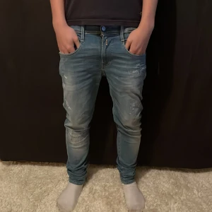 Replay anbass - Tja säljer dessa skit snygga replay anbass, nypris 1599kr, säljer dessa för bara 549kr skick 9/10, inga defekter. Skicka gärna ett pm om du har nån fundering. Fast pris!