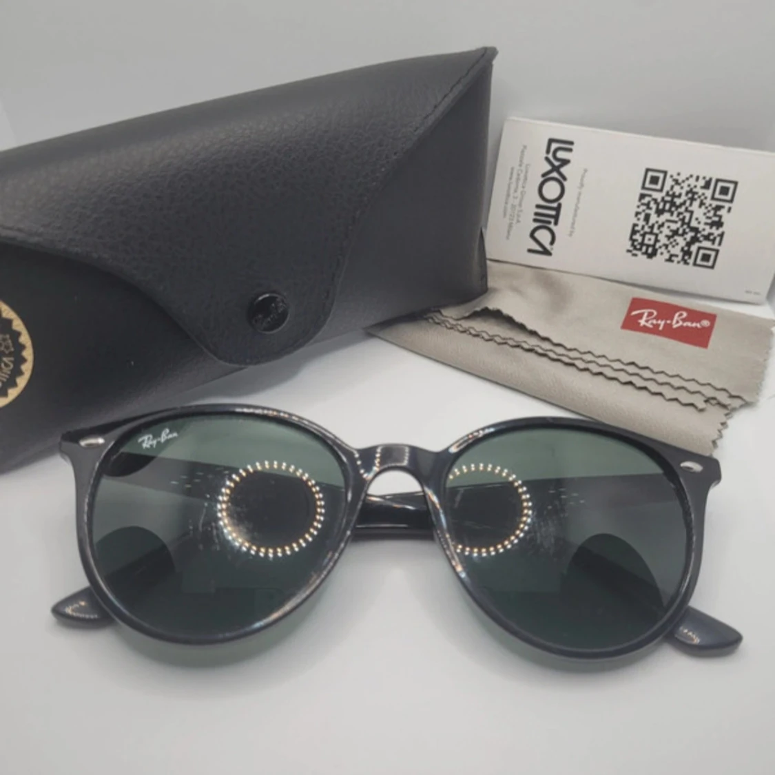 Svarta solglasögon från Ray-Ban